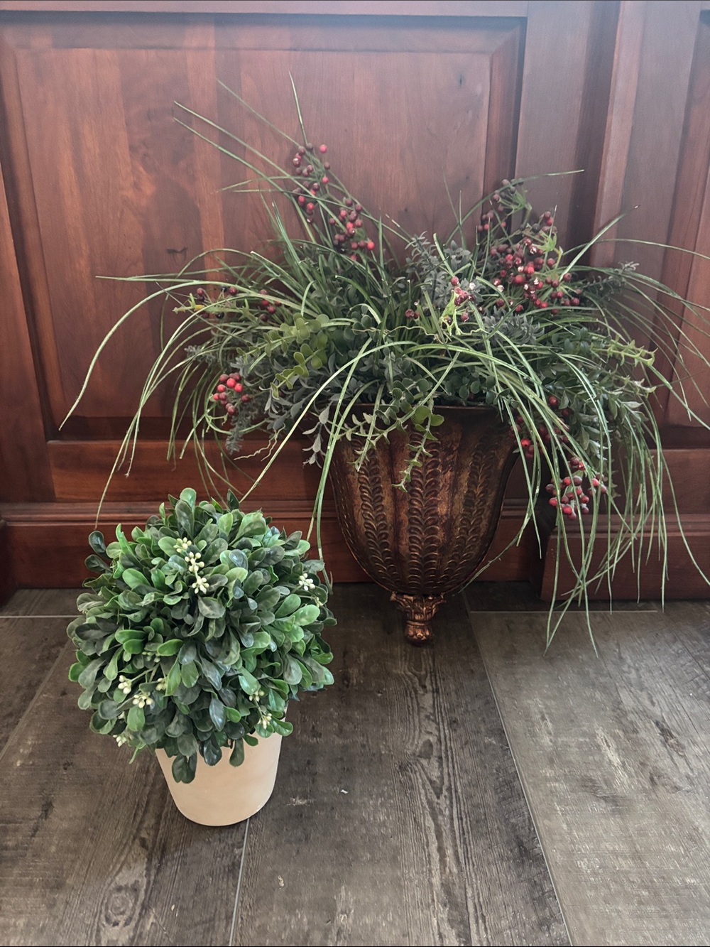 Artificial boxwood topiary plant rounded green foliage ball & wall metal planter